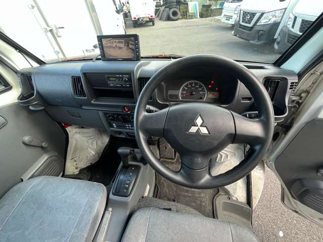 Mitsubishi Minicab Van 7