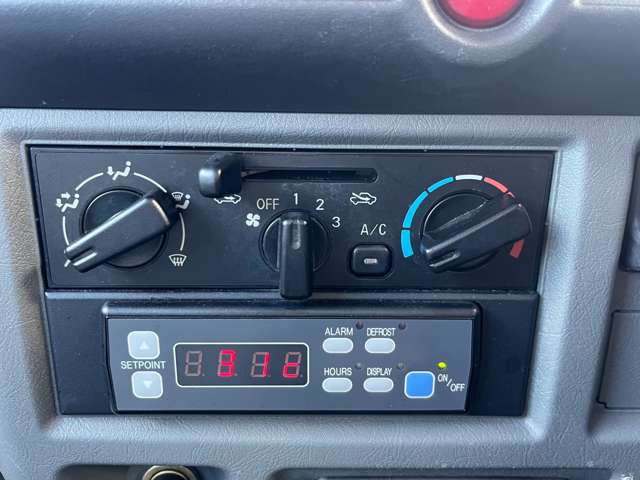 Mitsubishi Minicab Van 10