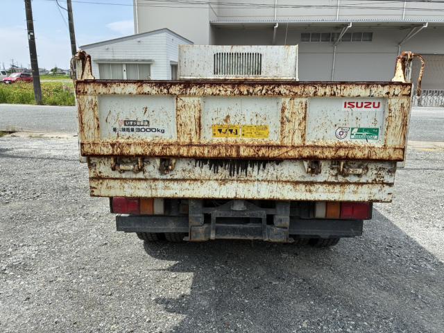 Isuzu Elf 7