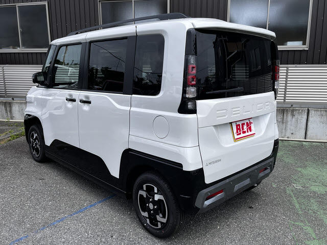 Mitsubishi Delica Mini 6