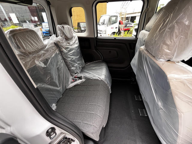 Mitsubishi Delica Mini 8