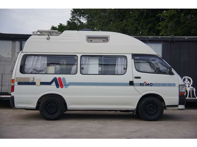 Toyota Hiace Van 4