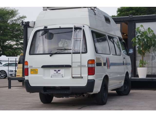 Toyota Hiace Van 5