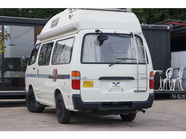 Toyota Hiace Van 7