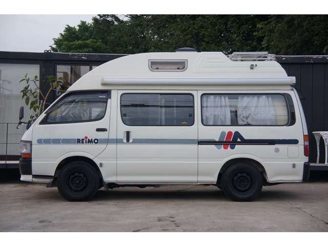 Toyota Hiace Van 8
