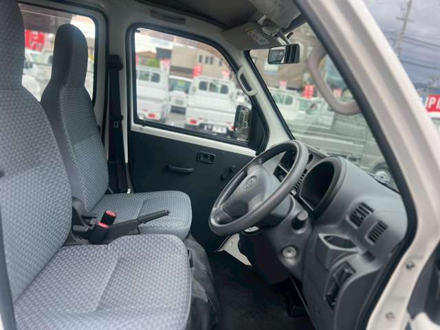 Daihatsu Hijet Cargo 3