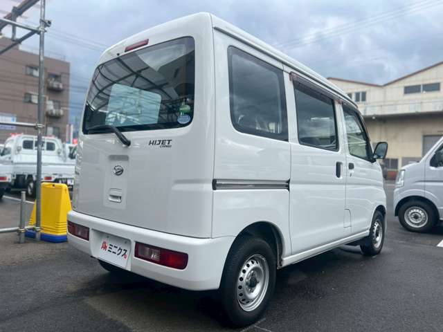 Daihatsu Hijet Cargo 5