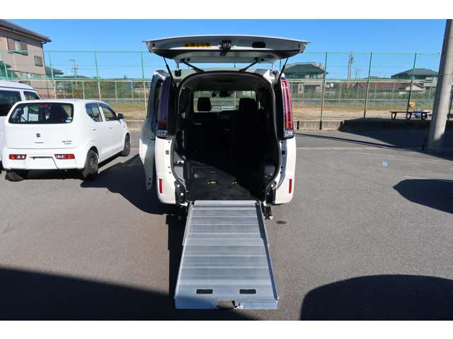 Toyota Noah 3