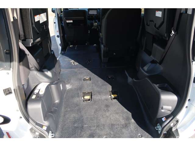 Toyota Noah 4