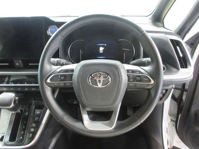 Toyota Voxy 12