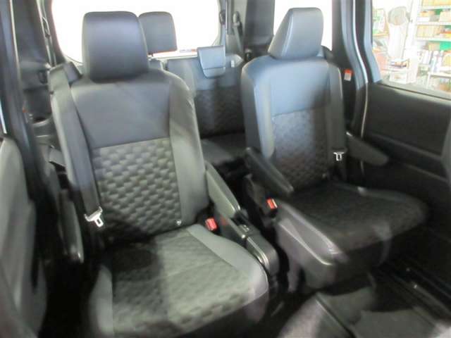Toyota Voxy 7