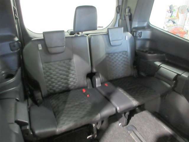 Toyota Voxy 9