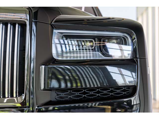 Rolls-Royce ブラックバッジカリナン 9