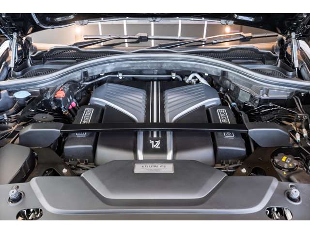 Rolls-Royce ブラックバッジカリナン 12
