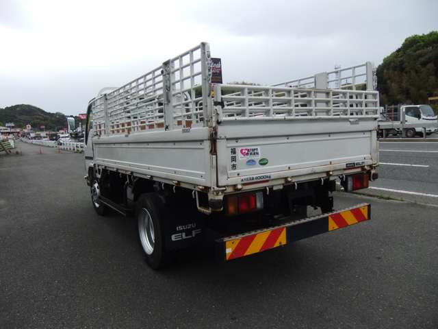 Isuzu Elf 4