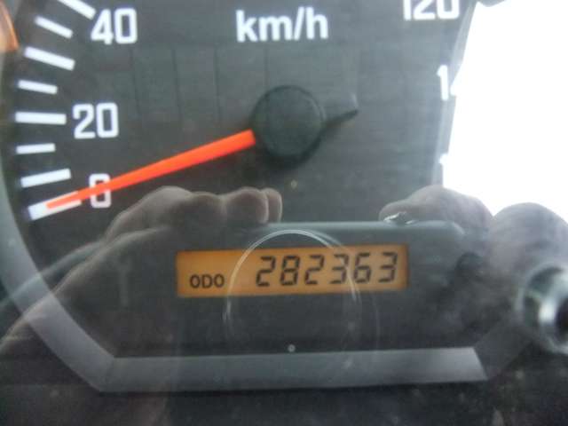 Isuzu Elf 8