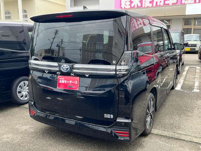 Toyota Voxy 12
