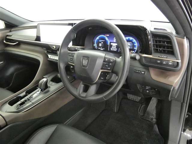 Toyota Crown Crossover 3
