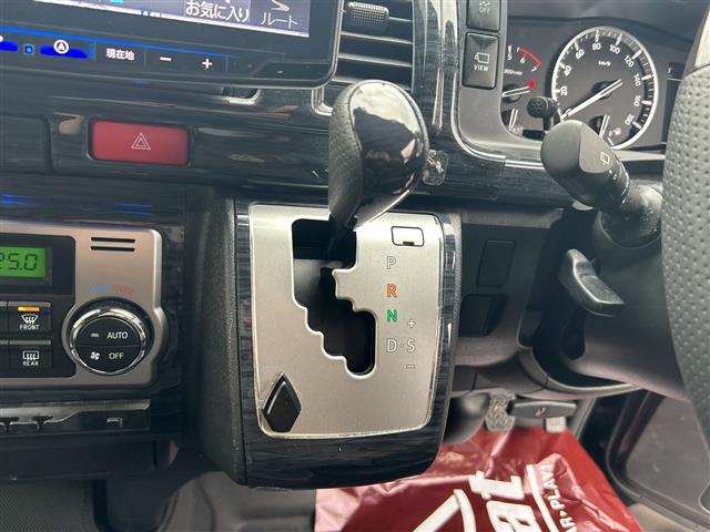 Toyota Hiace 13