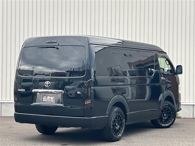 Toyota Hiace 5