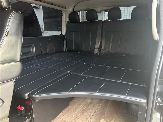 Toyota Hiace 7