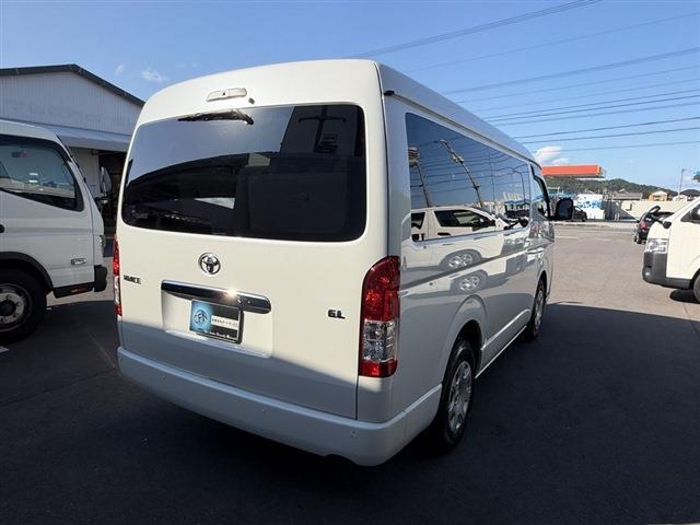 Toyota Hiace 8