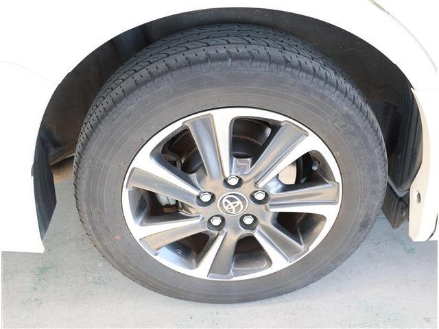Toyota Voxy 11