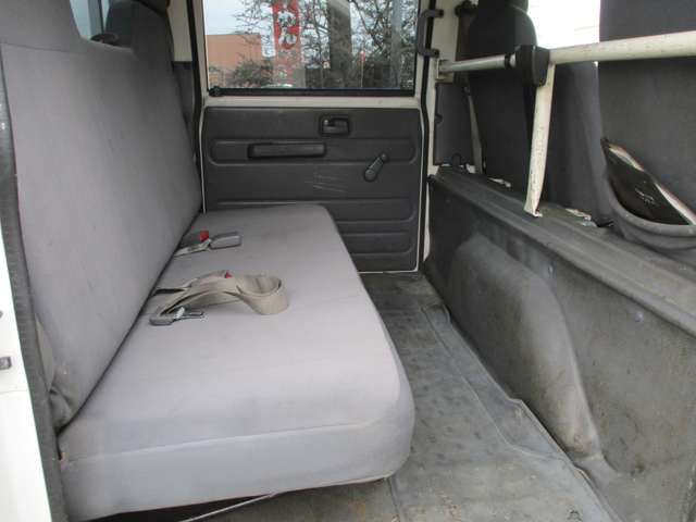 Isuzu Elf 12