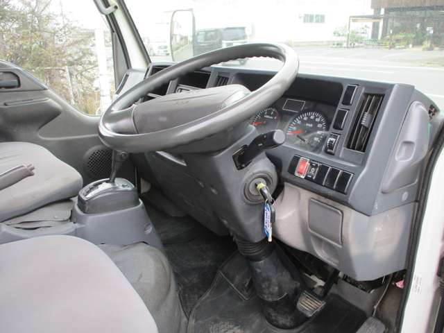 Isuzu Elf 7