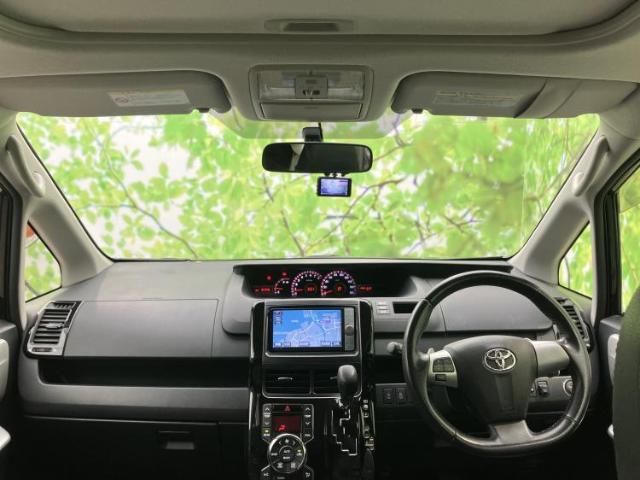 Toyota Voxy 2