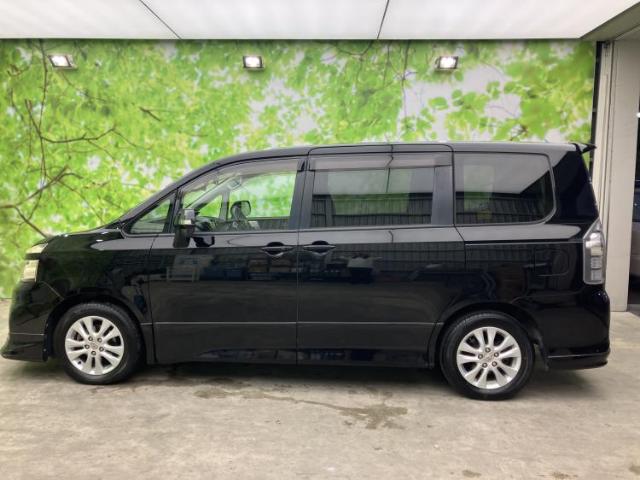 Toyota Voxy 5