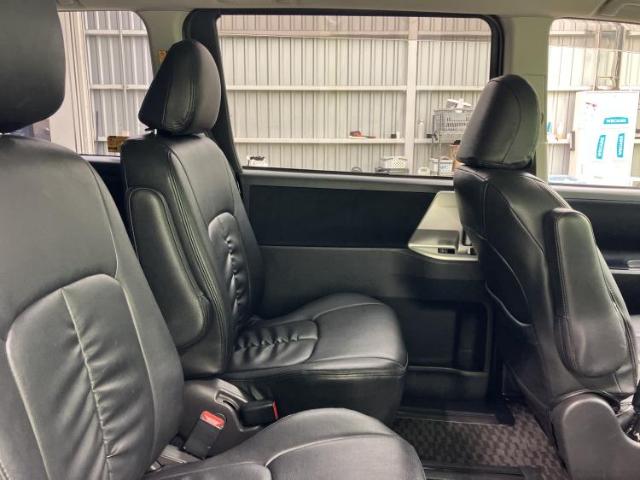 Toyota Voxy 7