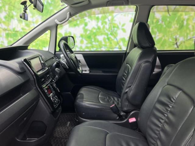 Toyota Voxy 9