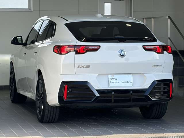 BMW iX2 11