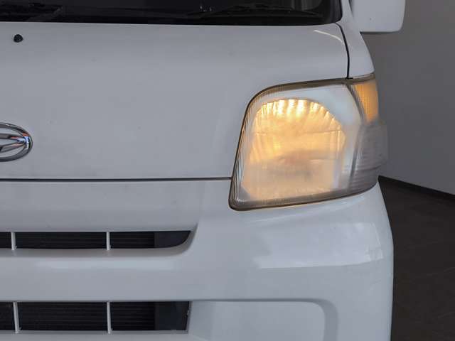 Daihatsu Hijet Cargo 10