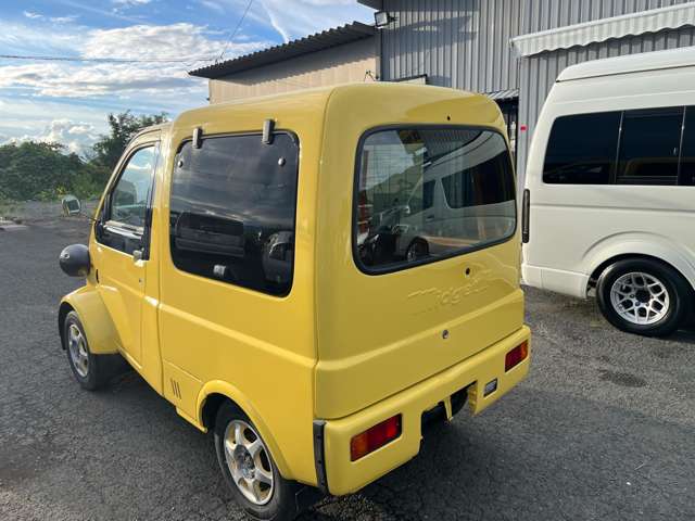 Daihatsu Midget II 8
