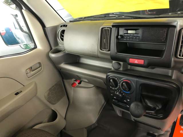 Nissan NV100 Clipper 11