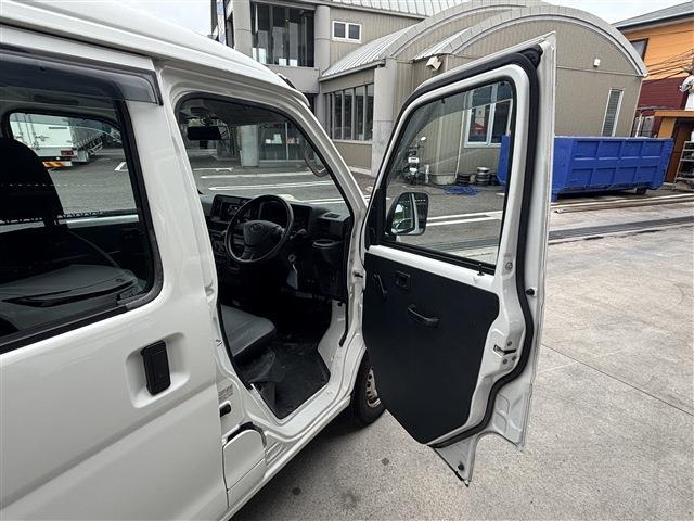 Daihatsu Hijet Cargo 11