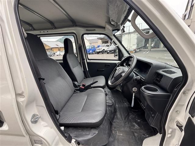 Daihatsu Hijet Cargo 12