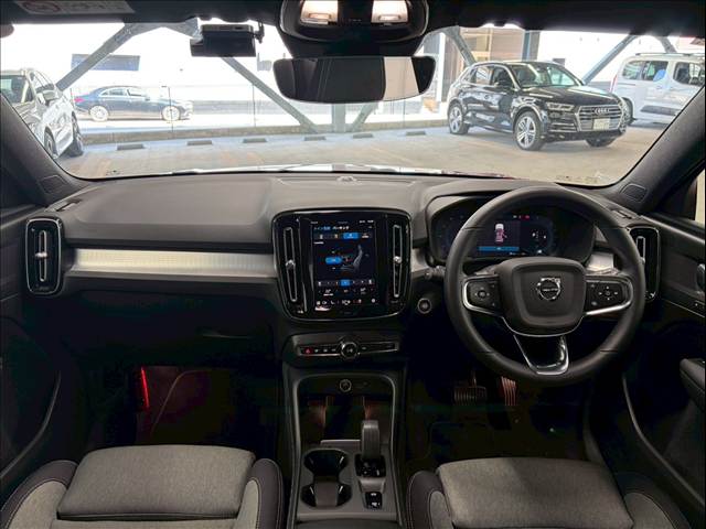 Volvo XC40 3