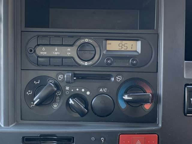 Isuzu Elf 12