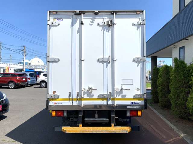 Isuzu Elf 8