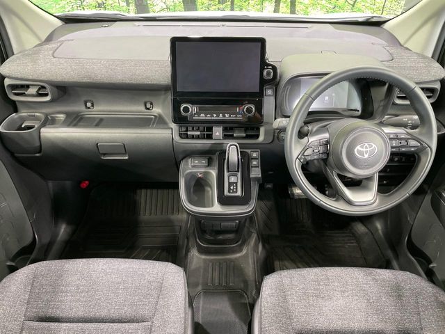 Toyota Sienta 3