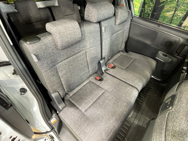 Toyota Sienta 10