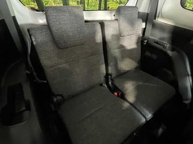 Toyota Sienta 11