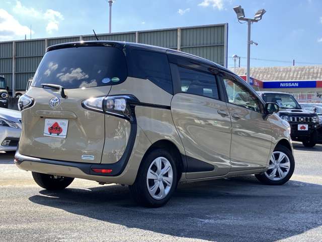 Toyota Sienta 9