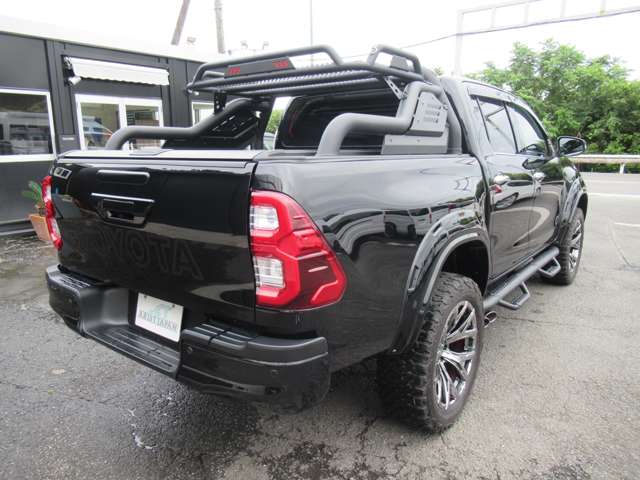 Toyota Hilux 2