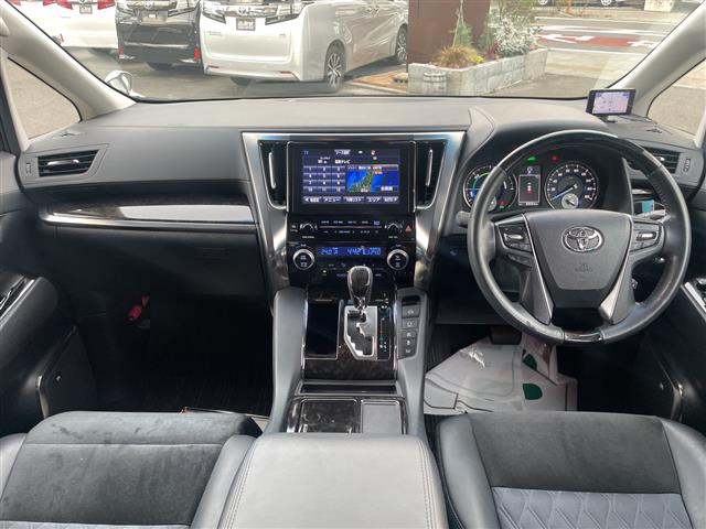 Toyota Vellfire 5