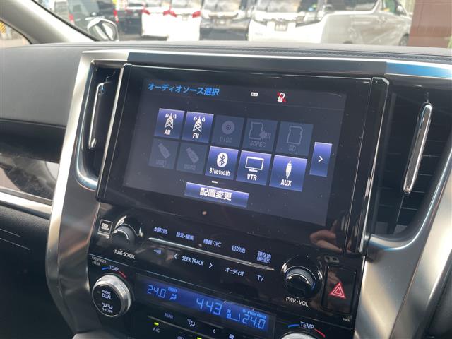 Toyota Vellfire 9