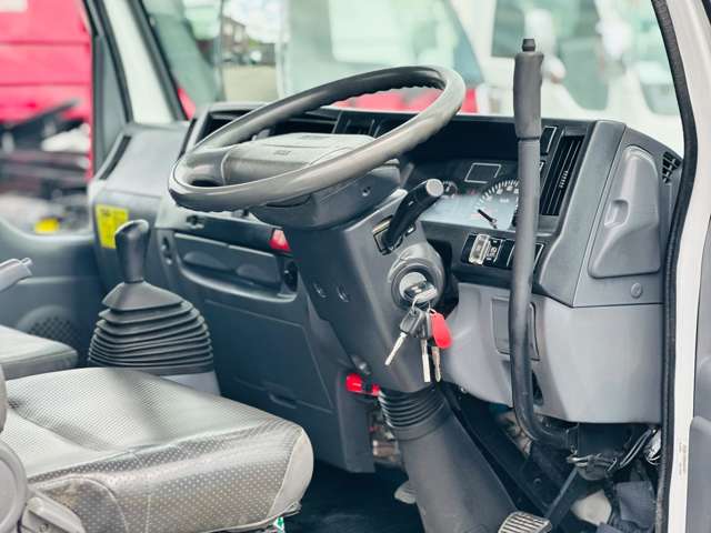 Isuzu Elf 12